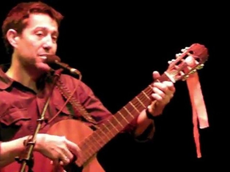 ERWENS CHANTE FERRAT A QUILLAN.LES BELLES ETRANGERES