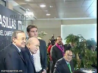 Casillas presenta un libro sobre su carrera