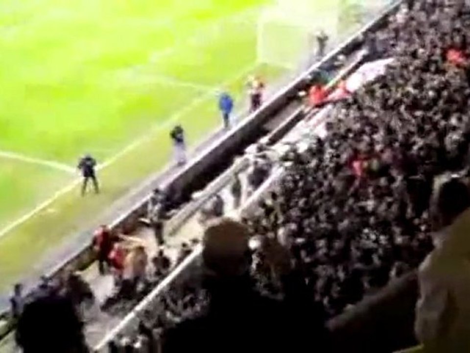 Tottenham PAOK 1-2(Paokfever.blogspot.com)