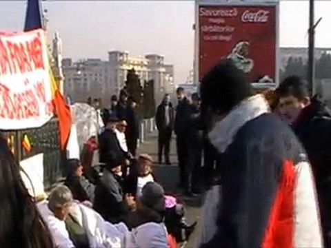 Revolutionari Romani in Greva Foamei - La Parlamentul Romaniei(1. Dec.2011)cd1