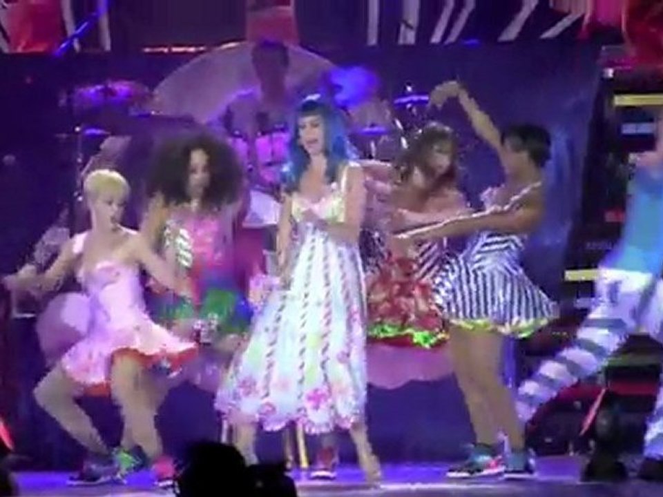 Katy Perry Laughs Off Divorce Speculation