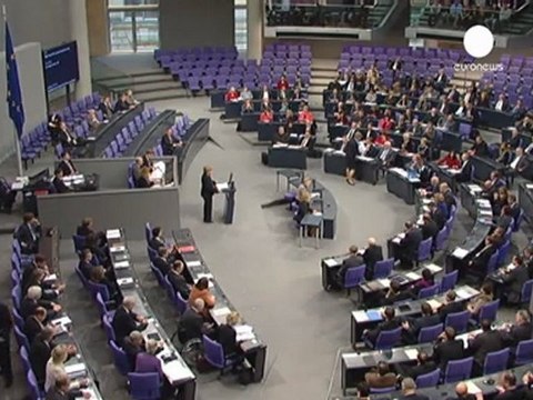 Merkel: non esistono soluzioni rapide per la crisi