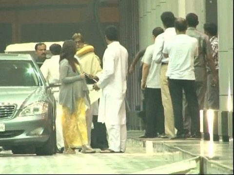 Bachchans To Sell Baby B's Pictures? - Hot News