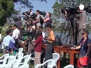 Hillary Clinton conclude storico viaggio in Myanmar