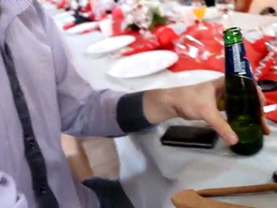 TEST N°14 : Peut-on décapsuler une canette avec un cintre ?