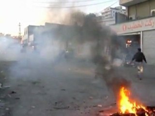 Palestinian youths clash with Israeli police