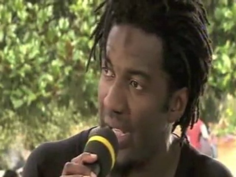 Capitaine Alexandre rend hommage à Edouard Glissant