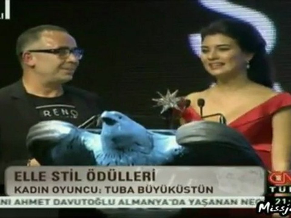 Tuba Büyüküstün & Yilin Kadin Oyuncusu - Elle Style Awards