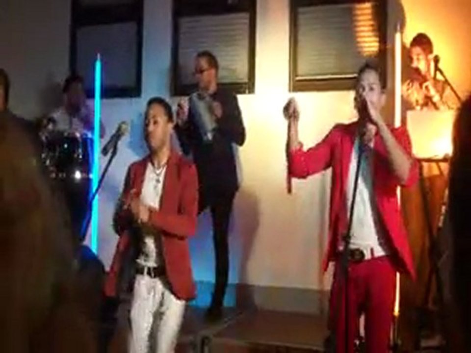 Bachata Grupo Extra their last song of the concert : Mentirosa