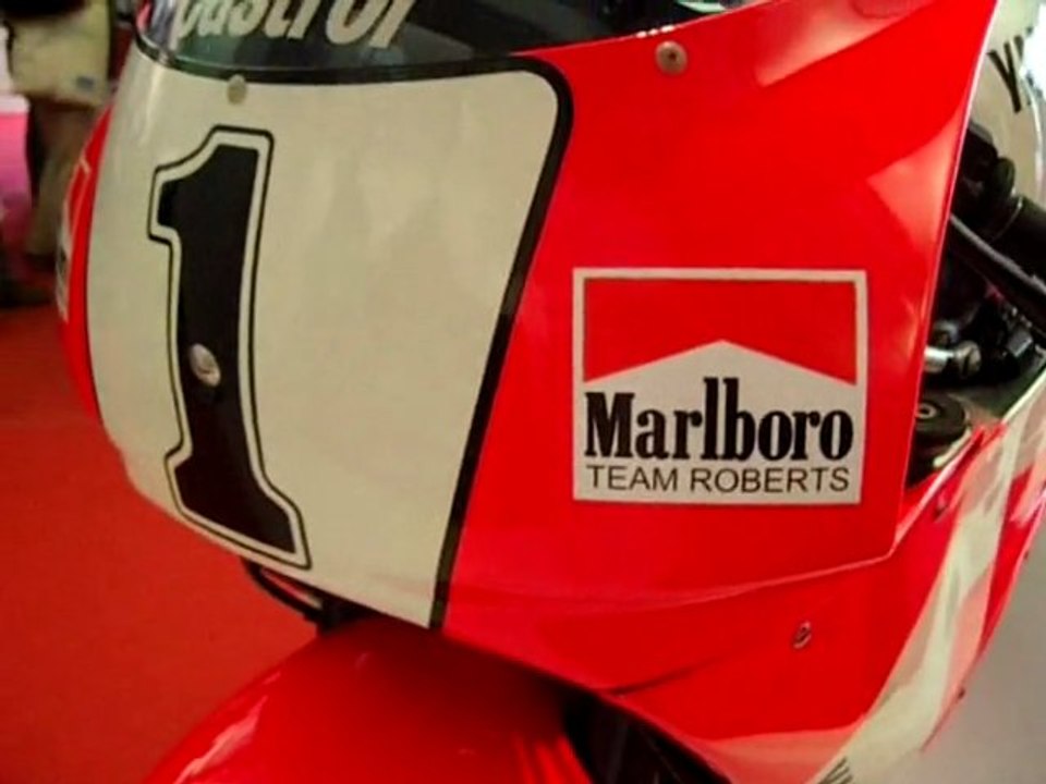 salon de la moto 2011 - yamaha  historique