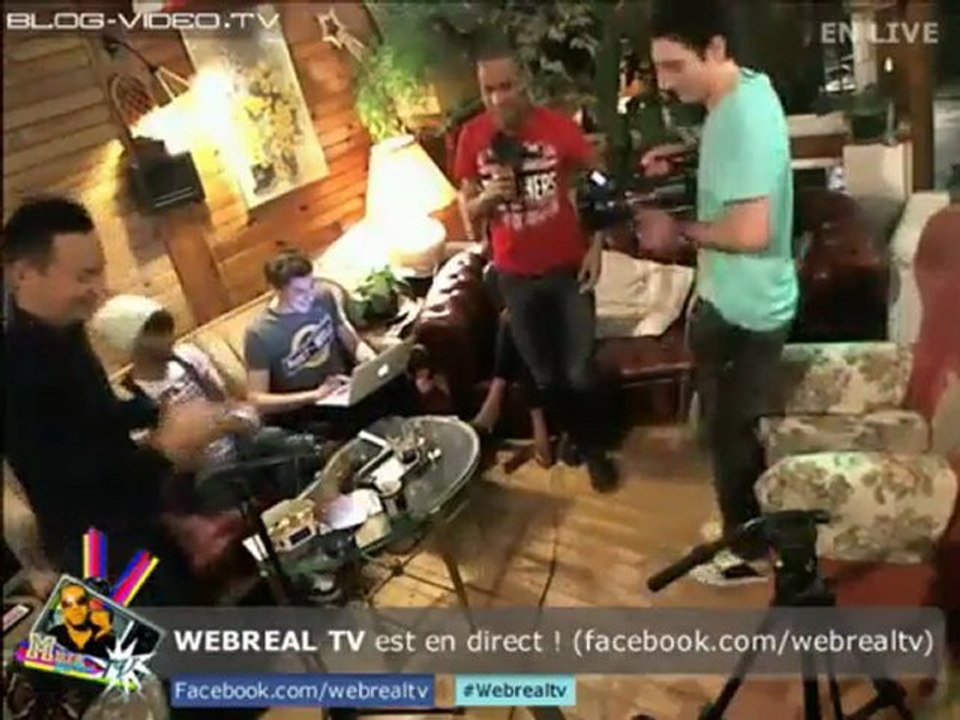 Morgan balance sur Ayem et montre ses fesses en direct