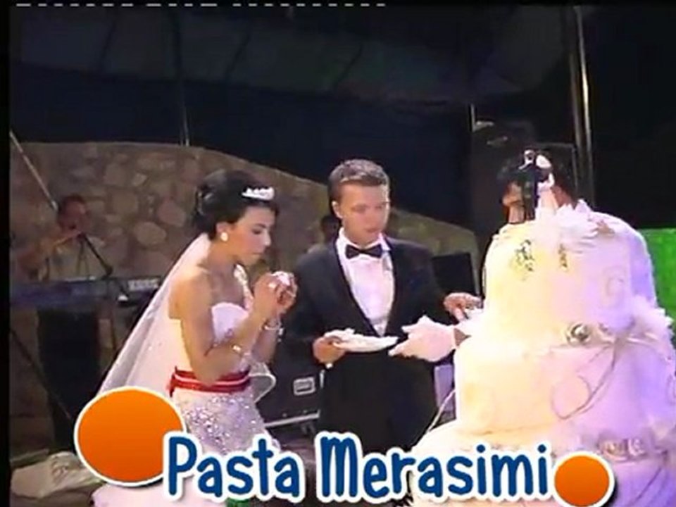 Menekşe Kır Bahçesi/Ören "Pasta kesimi"