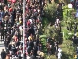 Tunisia: Paese nel caos, manifestanti chiedono nuovo governo