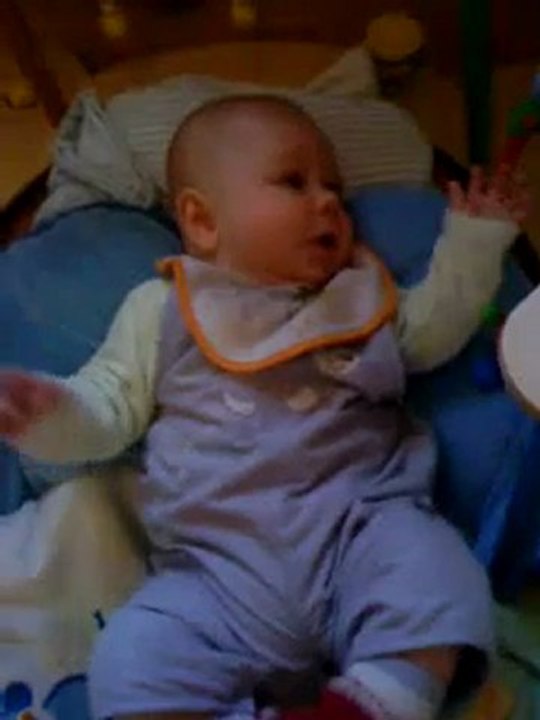 Valentin sur le tapis d'éveil