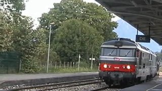 Le train de nuit  Paris - Briançon : croisement en gare de Die (26)