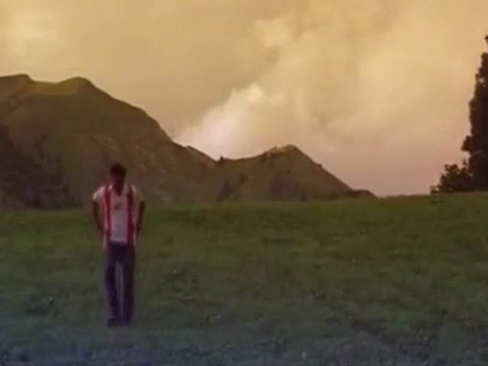 Endrendrum kadhal-Ulagellam Oru Sol