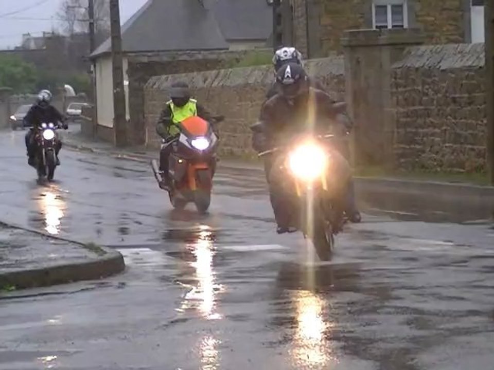 téléthon moto  en full hd  4 décembre 2011 du club mct 22  de trédarzec a penvenan