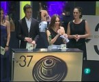 Ruth entrega un premio en la Gala de Clausura del Festival de Cine de Huelva