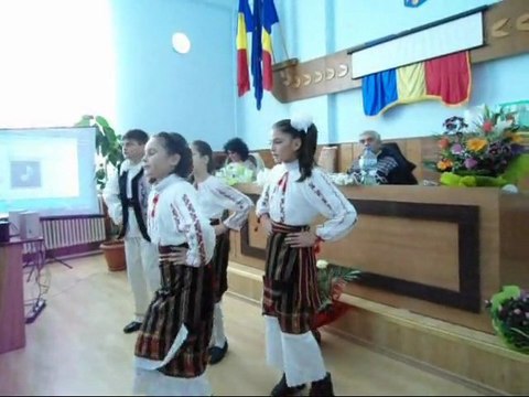 Formaţia Muguraşii -Şcoala Ion Creangă Târgu Frumos-Coordonator- prof Olga Pavel