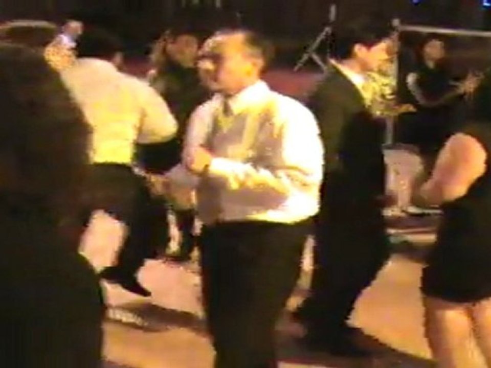 Mi Tío Miguel y Yo Bailando Salsa en Las Bodas de Oro de Mis Tios Abuelos =) 3-12-2011