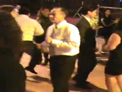 Mi Tío Miguel y Yo Bailando Salsa en Las Bodas de Oro de Mis Tios Abuelos =) 3-12-2011