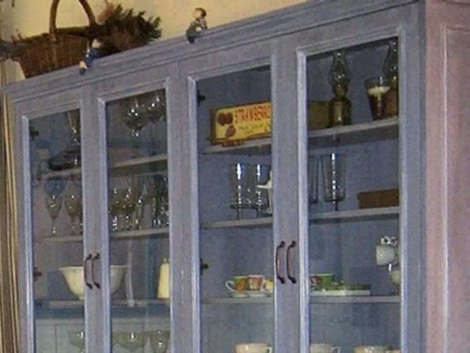 Mueble grande con vitrina superior pieza totalmente disenada artesania estilo envejecido www idees2 com