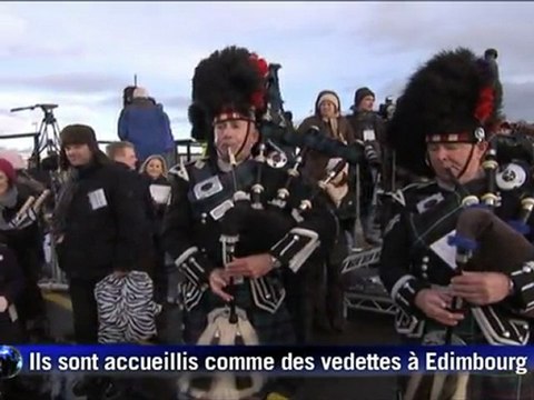 Arrivée triomphale en Ecosse de deux stars: des pandas géants