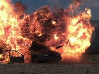Explosion d’une voiture en slow motion