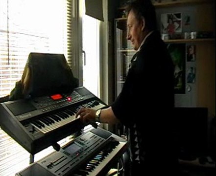 Rendez-Vous V (part. 1 et 2) par antoine et ses synthés.