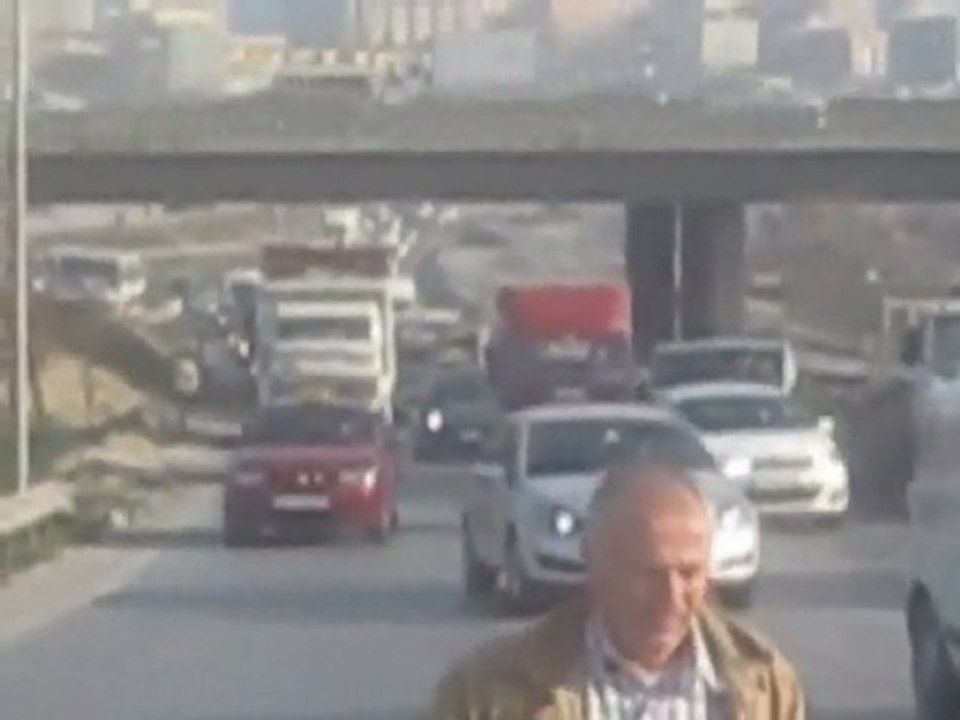 istanbuldan.com - Beylikdüzü-Avcılar metrobüs çalışmaları