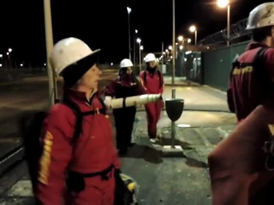 Les membres de Greenpeace avant leur entrée dans la centrale