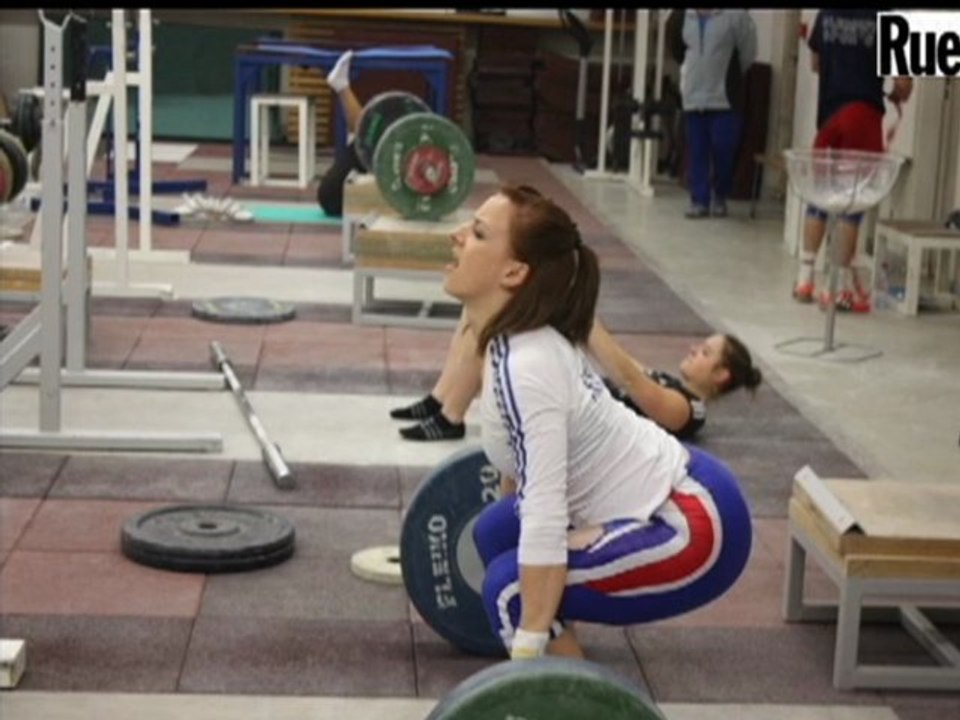 Une séance d'entraînement avec des haltérofilles