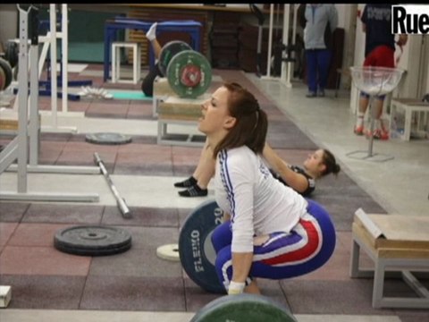 Une séance d'entraînement avec des haltérofilles