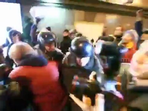 Разгон протестующих против антиконституционных выборов в Москве