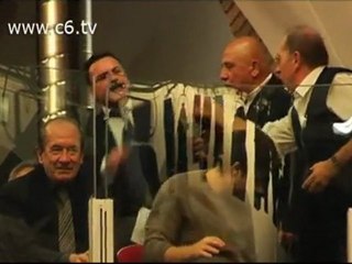 Zingaretti contestato da un consigliere provinciale siciliano lascia il palco