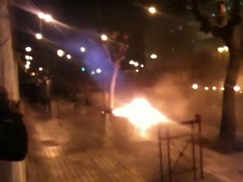 Ρίψη χημικών και μολότοφ στο κέντρο της Αθήνας - Πορεία για τον Αλέξη