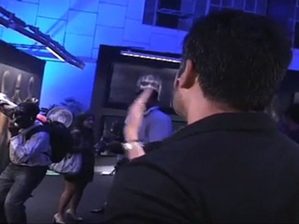 Sunil Shetty Plays Art Critic