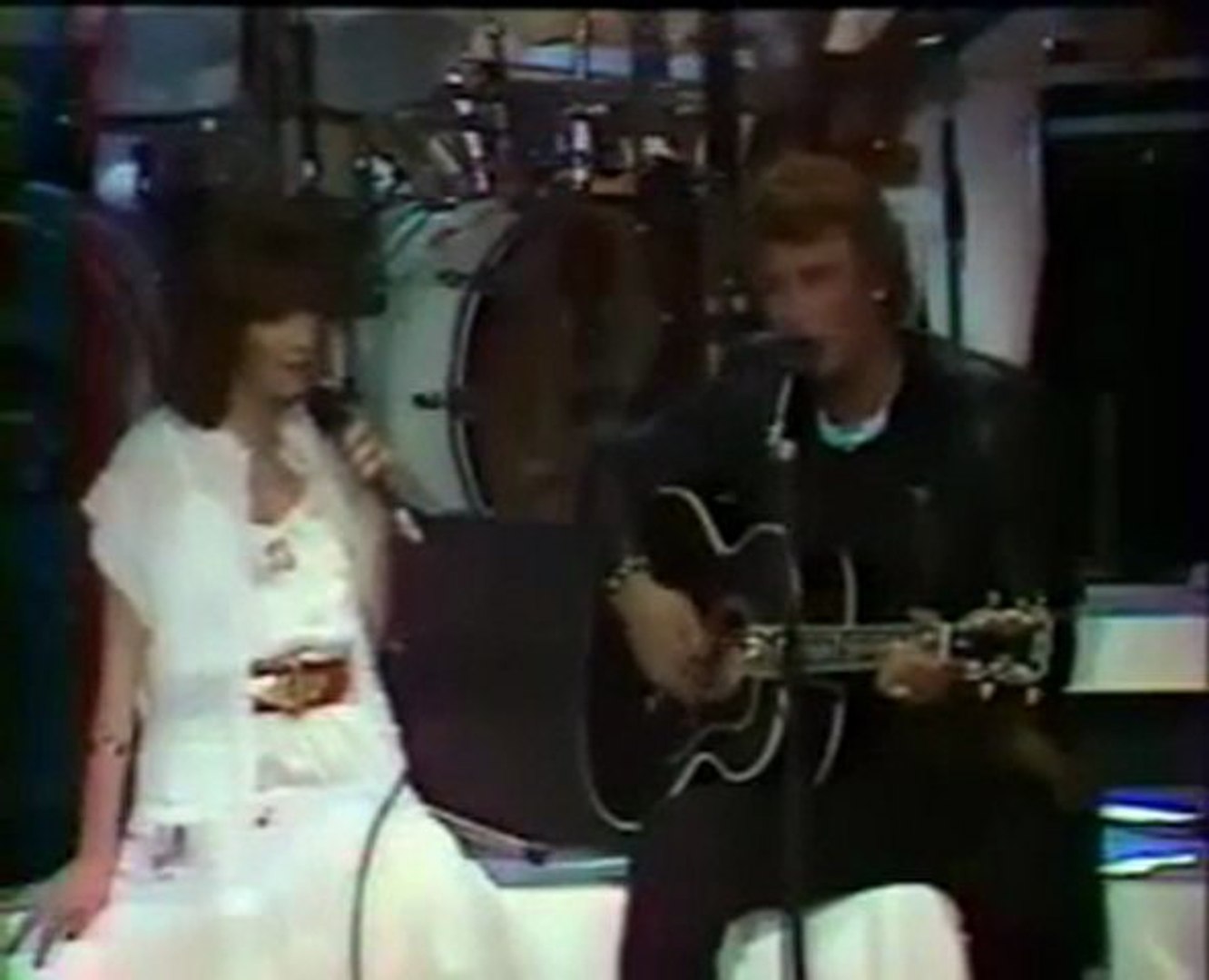 Claire D'Asta Johnny Hallyday J'ai pleuré sur ma guitare vidéo 1974. -  Vidéo Dailymotion