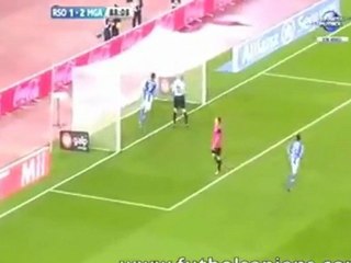 Bóng Đá + - Video clip - Carlos Vela đỡ bóng bằng đầu và ngả người móc bóng điệu nghệ - Bong da