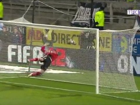 Bóng Đá + - Video clip - Umut Bulut dứt điểm quyết đoán ở đường biên dọc - Bong da