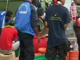 Thousands flee Indonesia volcano