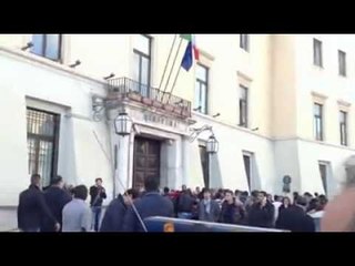 Video herunterladen: Caserta - Cattura Zagaria, l'arrivo in questura