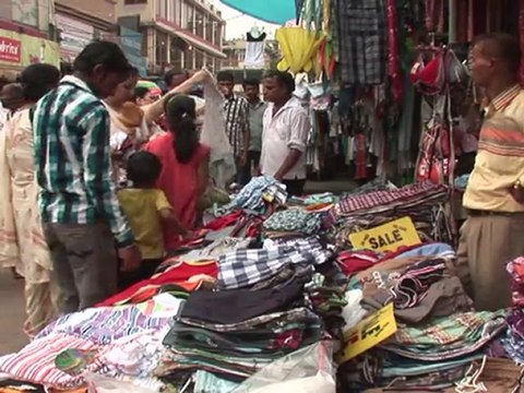 India halts retail reforms amidst fierce opposition