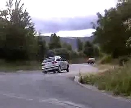 0438 - Accident de voiture à la con