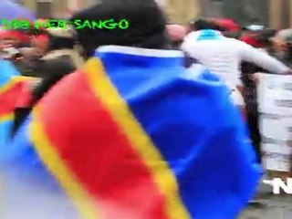 PEUPLE CONGOLAIS SOUS LA PLUIE