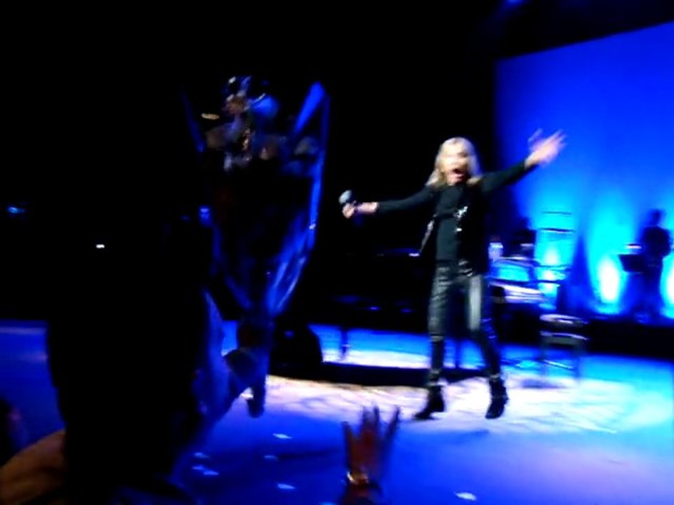 VERONIQUE SANSON 2011 NICE SURPRISE BOUQUET DE FLEURS ET CASQUETTE "NICE"