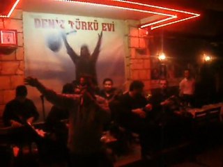 DENİZ TÜRKÜ EVİ ( BAKIRKÖY ) ŞAHAH AKGÜN CANLI PERFONMANS 2011