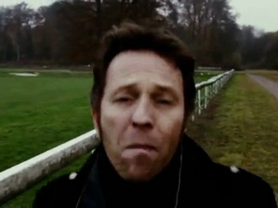 Perry Rose, Carry On (Clip)