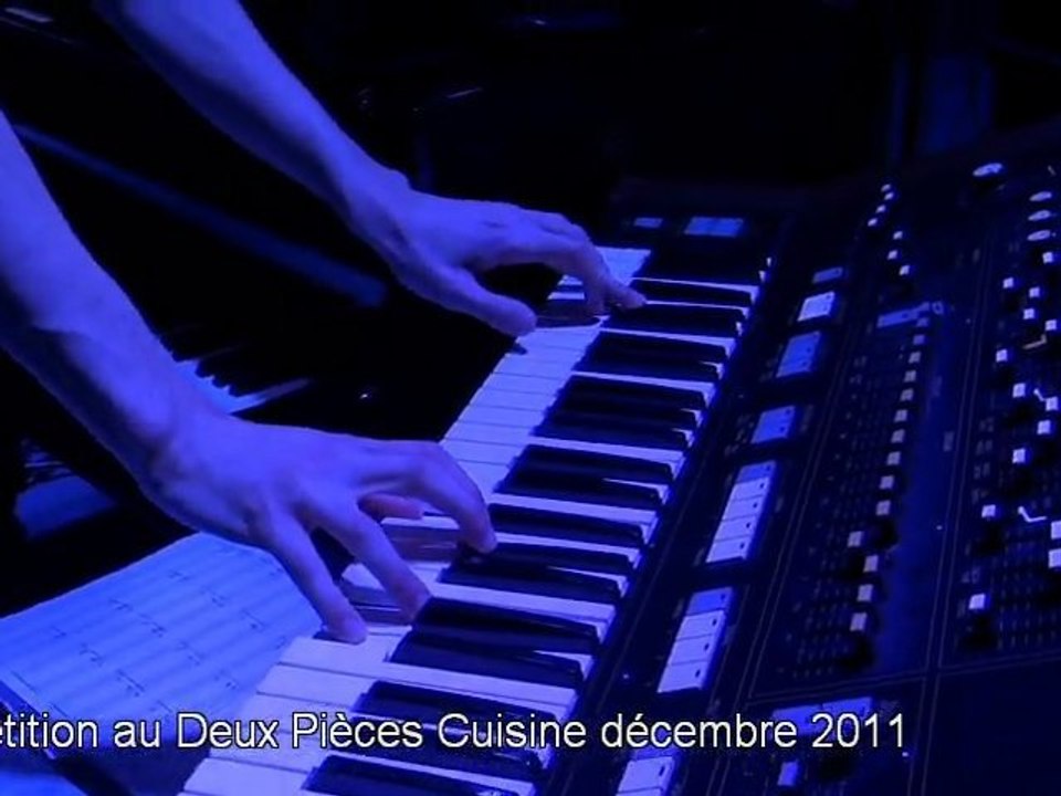 Répétition Issam KRIMI décembre 2011 au Deux Pièces Cuisine