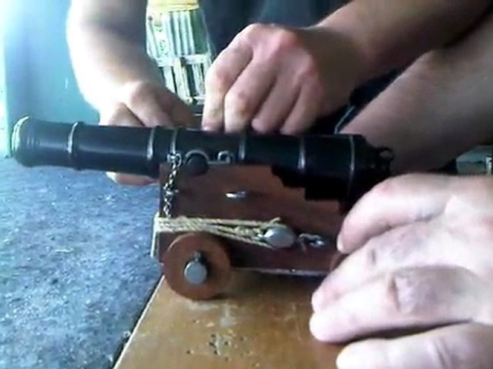 Chargement et tir au canon